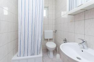Koupelna v ubytování Apartments Anica J