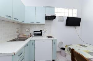 Kuchyň nebo kuchyňský kout v ubytování Apartments Anica J