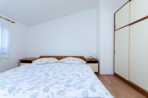 Postel nebo postele na pokoji v ubytování Apartments Anica J