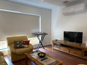 Gallery image of Whole House with 4QB - 44 Aspect - 30 minutes from Melbourne International Airport - 2 Minutes to Westfield Shopping Center in Doreen