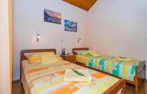 Postel nebo postele na pokoji v ubytování Two-Bedroom Apartment In Necujam