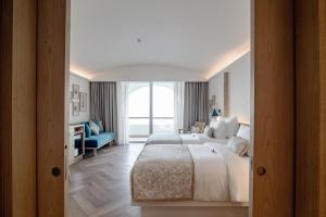 Postel nebo postele na pokoji v ubytování Royal Avila Boutique Resort