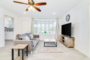 a living room with a couch and a ceiling fan at Bellaire West Retreat in Houston