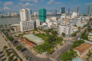 uma vista aérea de uma cidade com edifícios altos em Maison Vy Anh Hotel & Apartment em Da Nang