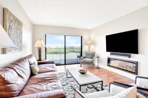 a living room with a couch and a tv and a fireplace at Gulf Escape in Clearwater Beach