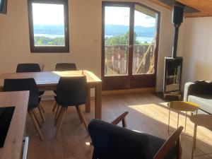 Zdjęcie z galerii obiektu Cozy 2 bedroom apartment in ski resort, panoramic lake view w mieście Thollon-les-Mémises