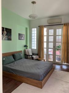 een slaapkamer met een bed en een woonkamer bij M house 26 Yen Phu 5th in Hanoi