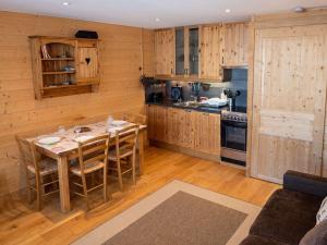 Η κουζίνα ή μικρή κουζίνα στο Val Thorens - Bel Appartement 4 pers, Balcon Sud, TV, Bluetooth, Cuisine Équipée, Local à Skis - FR-1-637-32