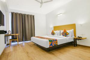 Postel nebo postele na pokoji v ubytování FabHotel Infinity Stays