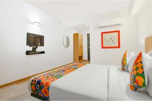 Postel nebo postele na pokoji v ubytování FabHotel Infinity Stays