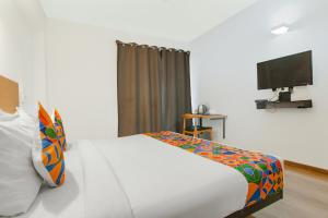 Postel nebo postele na pokoji v ubytování FabHotel Infinity Stays