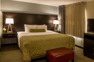 Cama o camas de una habitación en Staybridge Suites Schererville, an IHG Hotel