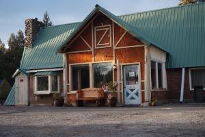 Gallery image of Eagle Crater Lake Inn in Chemult