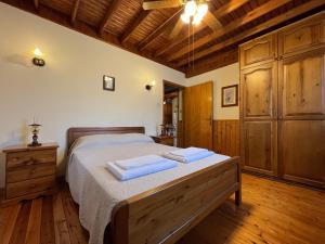a bedroom with a bed with two towels on it at Kapilio Cottage House 