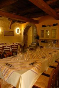 A restaurant or other place to eat at Thalassa Locanda B&B e appartamento
