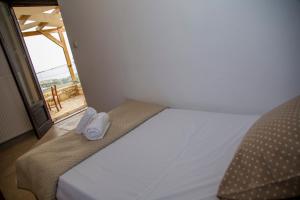 Postel nebo postele na pokoji v ubytování Villa Argyro Triopetra