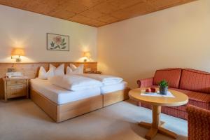 Postel nebo postele na pokoji v ubytování Hotel Montafoner Hof