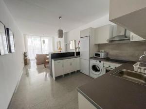 Kuchyňa alebo kuchynka v ubytovaní Amplio apartamento en Av. Carlos Haya