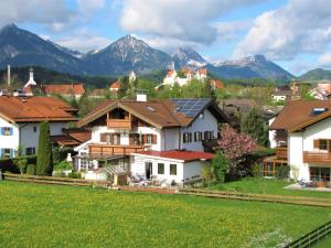 a group of houses with mountains in the background at Chalet im Haus Schlossblick in Füssen