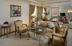 Posezení v ubytování InterContinental Phoenicia Beirut by IHG