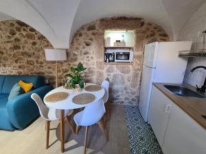 Kuchyňa alebo kuchynka v ubytovaní El Edén Casas Rurales con Piscina y Jacuzzi