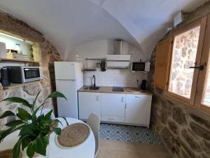 Kuchyňa alebo kuchynka v ubytovaní El Edén Casas Rurales con Piscina y Jacuzzi