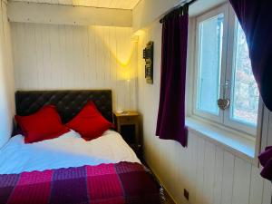 Llit o llits en una habitació de Cocon alpin, Situation top, Chalet Reine des neiges