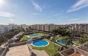una vista aérea de una ciudad con 2 piscinas en Ático Terrazas Piscina Parking 3 Rooms 2 Baños, en Jerez de la Frontera