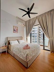 a bedroom with a bed and a ceiling fan at Amberside, Country Garden Danga Bay Homestay by WELCOME HOME in Johor Bahru