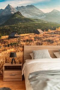 ザコパネにあるApartamenty INTERDOMの山の景色を望むベッドルーム1室(ベッド1台付)