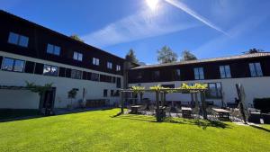 Family & Mountain Lodge C'est la Vie外面的花园