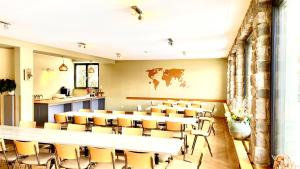 Family & Mountain Lodge C'est la Vie餐厅或其他用餐的地方