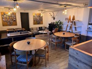 Family & Mountain Lodge C'est la Vie餐厅或其他用餐的地方