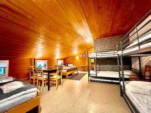 Family & Mountain Lodge C'est la Vie客房内的一张或多张床位
