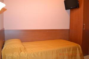 Łóżko lub łóżka w pokoju w obiekcie Hotel Everest