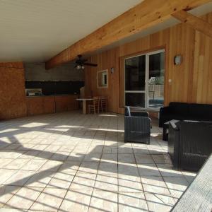 a screened in patio with a table and chairs at Gîte du pré forestier in Saulxures-sur-Moselotte