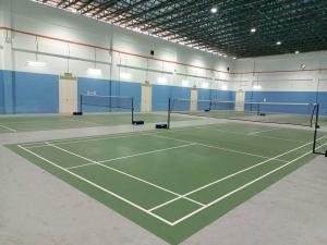 Tenis a/nebo squash v ubytování D'Pristine 1BR walking to Legoland Netflix by STAY nebo okolí