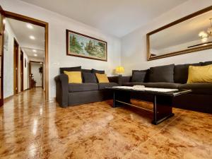 Posedenie v ubytovaní Bale Apartment near the beach by HLCLUB Agency