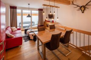 a living room with a table and a couch at Chalet am Breitenberg Appartement CB 08 in Pfronten