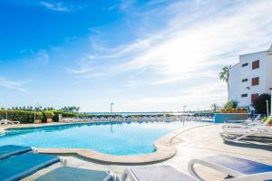 Bazén v ubytovaní Ideal Property Mallorca - Carabela 44 alebo v jeho blízkosti