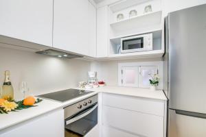 Kuchyňa alebo kuchynka v ubytovaní Ideal Property Mallorca - Carabela 44