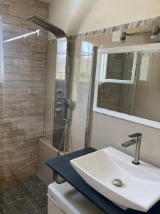 a bathroom with a sink and a shower at Belle villa spacieuse avec piscine privée, 10 couchages,wifi, proche canal du midi et à 3 km de la mer LXPIN7 in Portiragnes