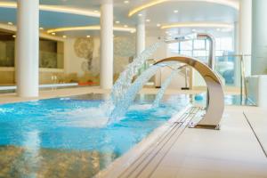 Basen w obiekcie Aqua Polanki Apartament B014 Eltom Tour lub w pobliżu