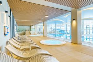 Basen w obiekcie Aqua Polanki Apartament B014 Eltom Tour lub w pobliżu