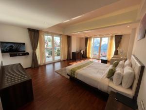 a large bedroom with a large bed and large windows at Magpie Libing Grand (MG Marg) in Gangtok