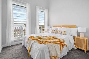 Ένα ή περισσότερα κρεβάτια σε δωμάτιο στο Playa Azul-Beach house on Catherine Hill Bay and Moonee beach