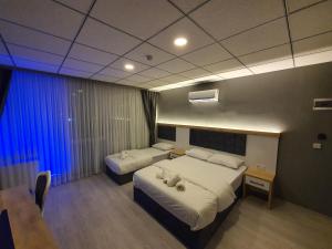 a hotel room with two beds and a table at ÖZTÜRKS HOTEL in Istanbul