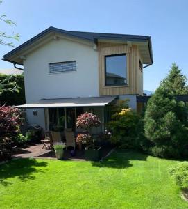 The building in which the holiday home is located