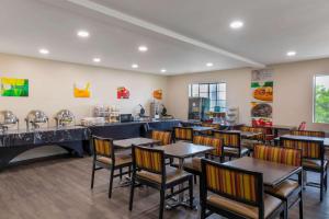 Restoran ili neka druga zalogajnica u objektu Quality Inn & Suites Camarillo-Oxnard