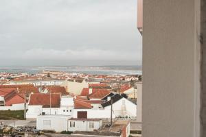 - Vistas a la ciudad desde un edificio en Best Houses 19 - Cozy Apartament in Peniche, en Peniche